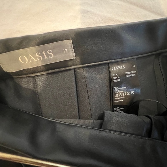 Oasis Pleather Pleated Skirt - Picture 2 of 2